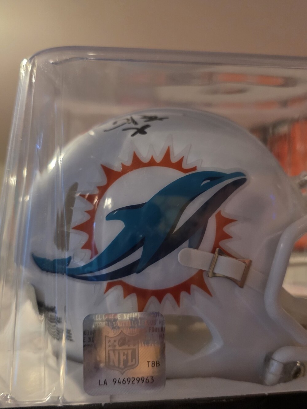 De'Von Achane Signed Miami Dolphins Mini Speed Helmet Beckett Certified